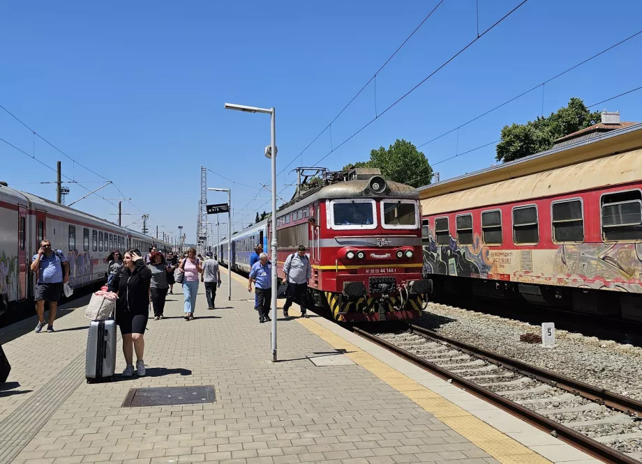 Kereta di Burgas setelah tiba dari Sofia