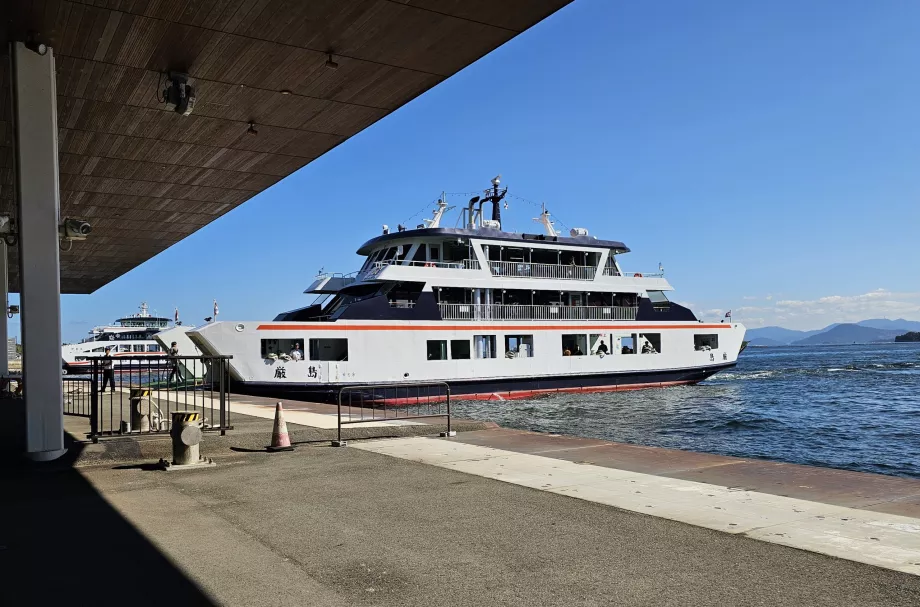 Feri ke Pulau Miyajima