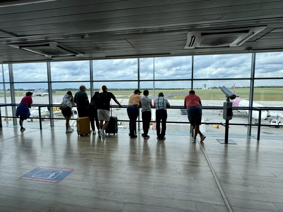 Dek observasi di Bandara Poznan