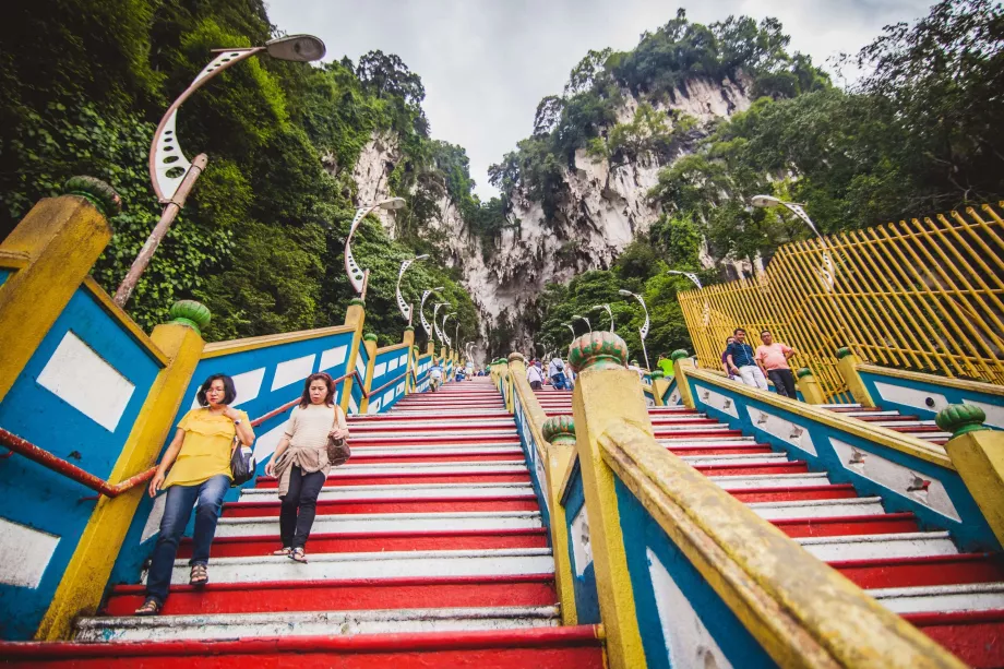 275 langkah menuju Gua Batu