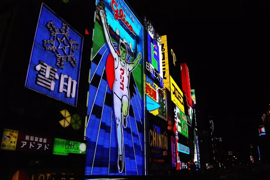 Glico, si Manusia Berjalan