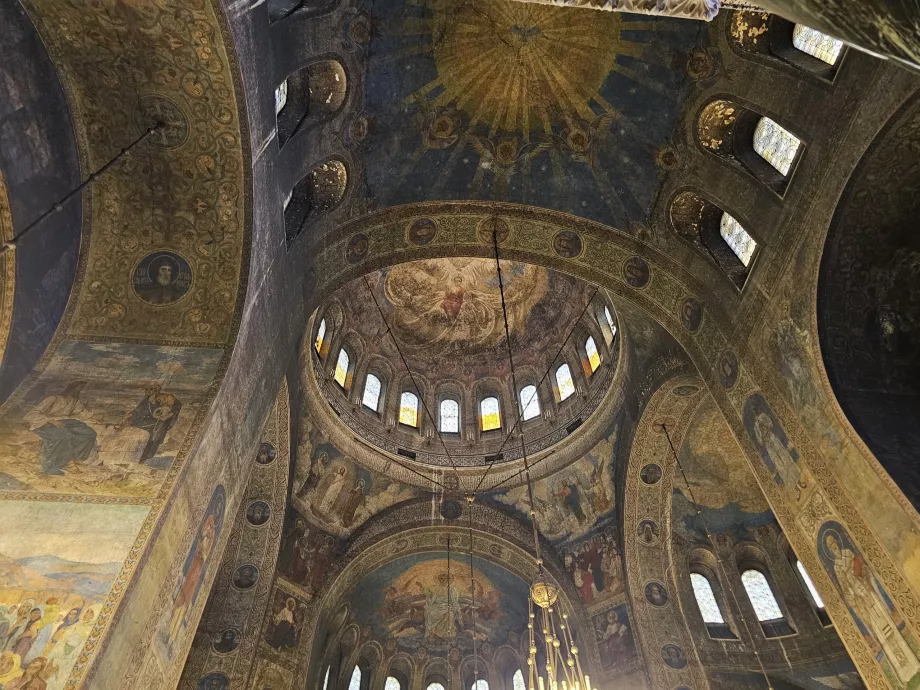 Interior Katedral Alexander Nevsky