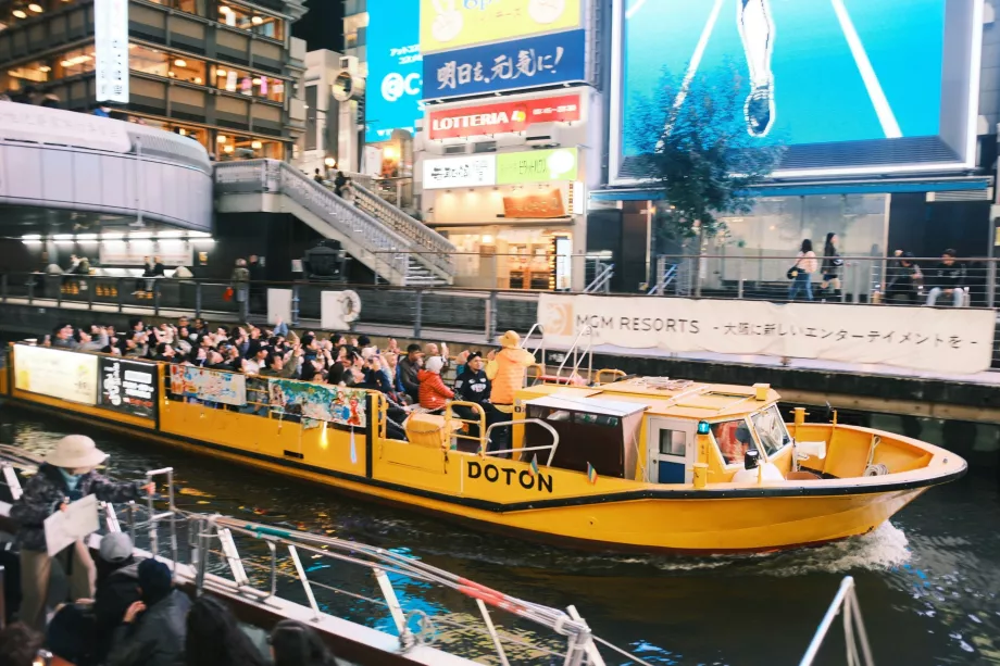 Berpesiar di Sungai Dotonbori