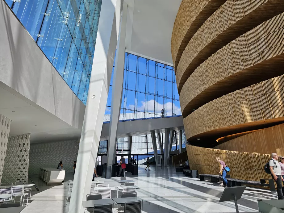 Interior Gedung Opera